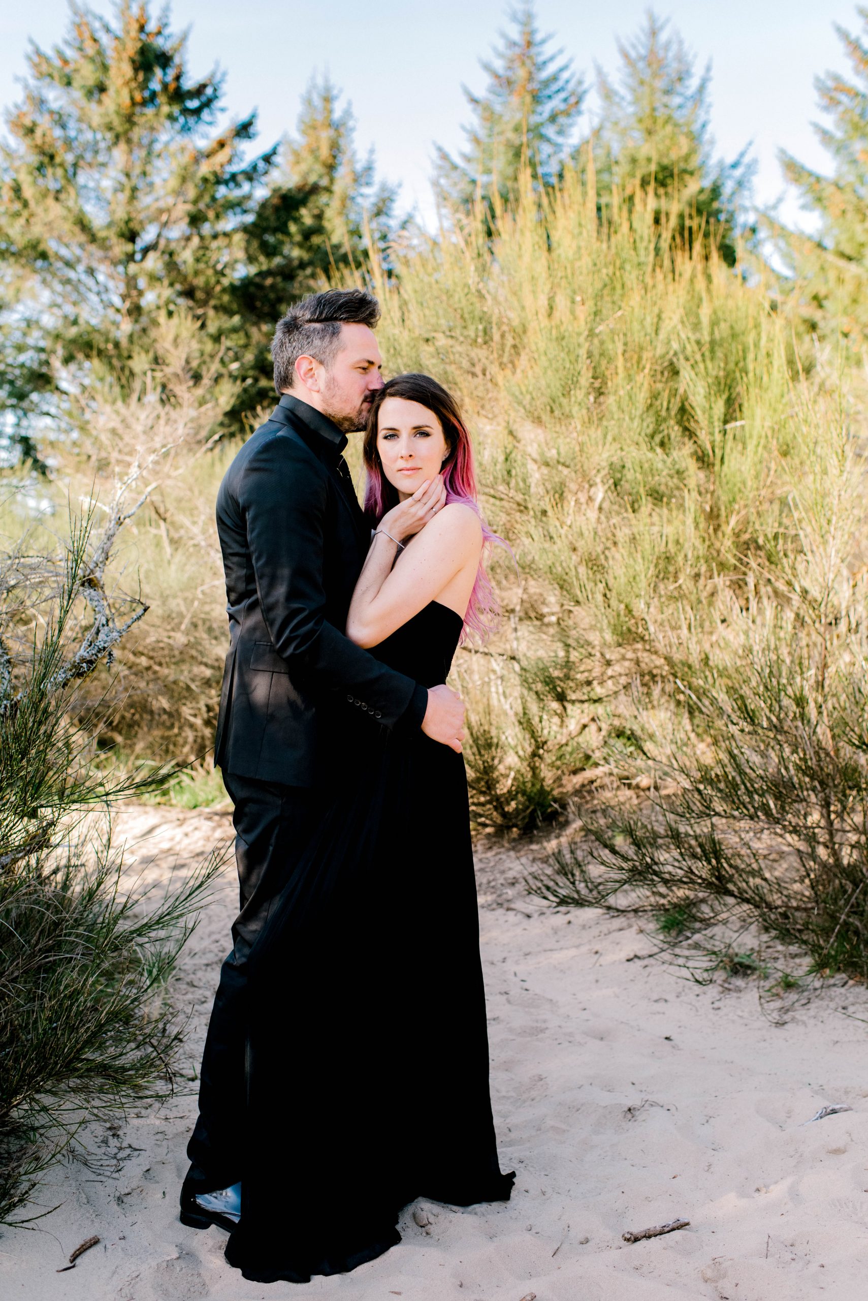 Bride and groom elope at the san dunes in Oregon